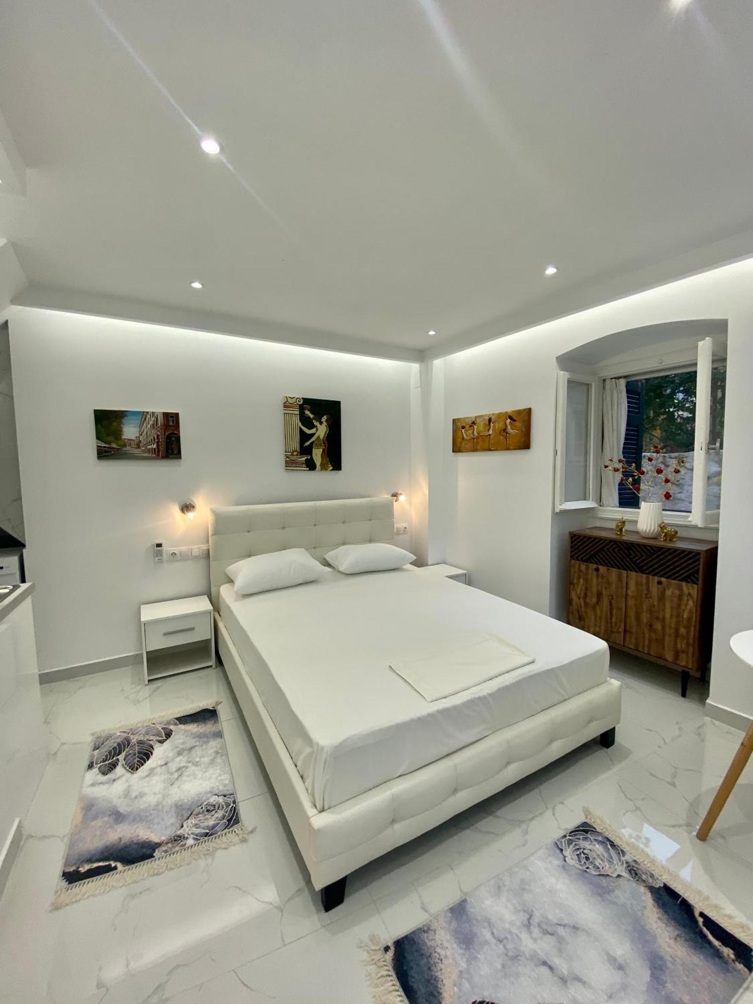 Corfu Port Art Studios Luaran gambar